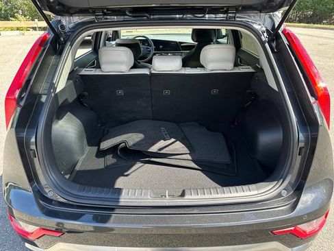 Used 2024 Kia Niro EX Touring FWD image 13