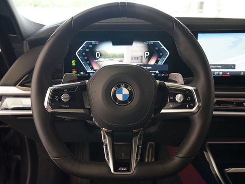 Used 2025 BMW 740i w/ Premium Package RWD image 11