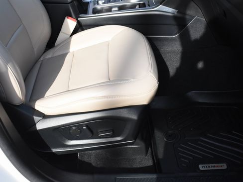 Used 2021 Ford Explorer XLT w/ Equipment Group 202A image 30