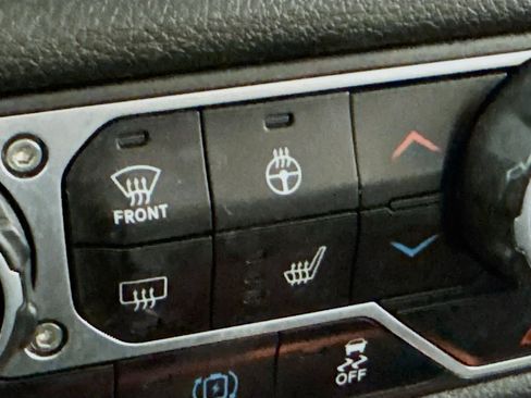 Used 2024 Jeep Wrangler Unlimited image 3