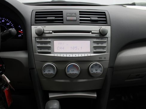 Used 2011 Toyota Camry LE image 40