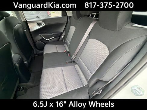 Certified 2025 Kia Soul LX image 27