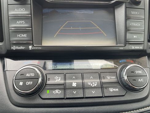 Used 2018 Toyota RAV4 XLE AWD/4WD image 19
