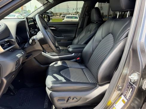 Used 2023 Toyota Highlander XSE FWD image 7