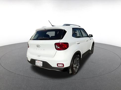 Used 2025 Hyundai Venue SEL image 14