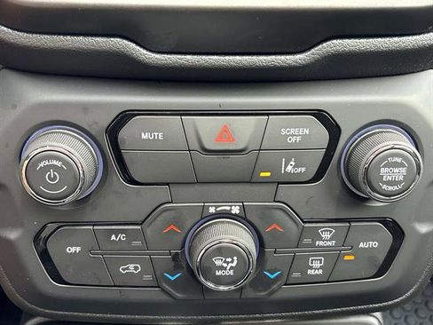 Used 2023 Jeep Renegade Latitude w/ Sun/Sound Group image 25