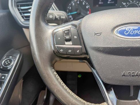 Used 2022 Ford Escape SEL FWD image 9