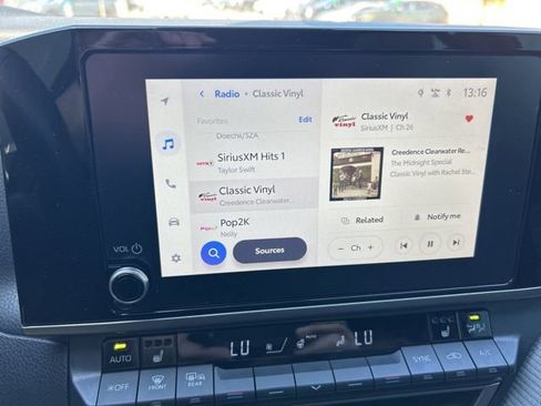 Used 2025 Toyota Camry SE w/ Convenience Package image 12