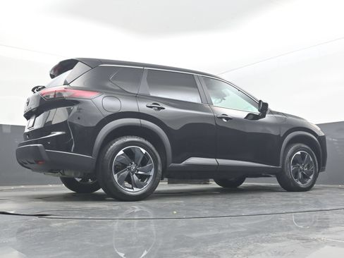 Used 2025 Nissan Rogue SV FWD image 26