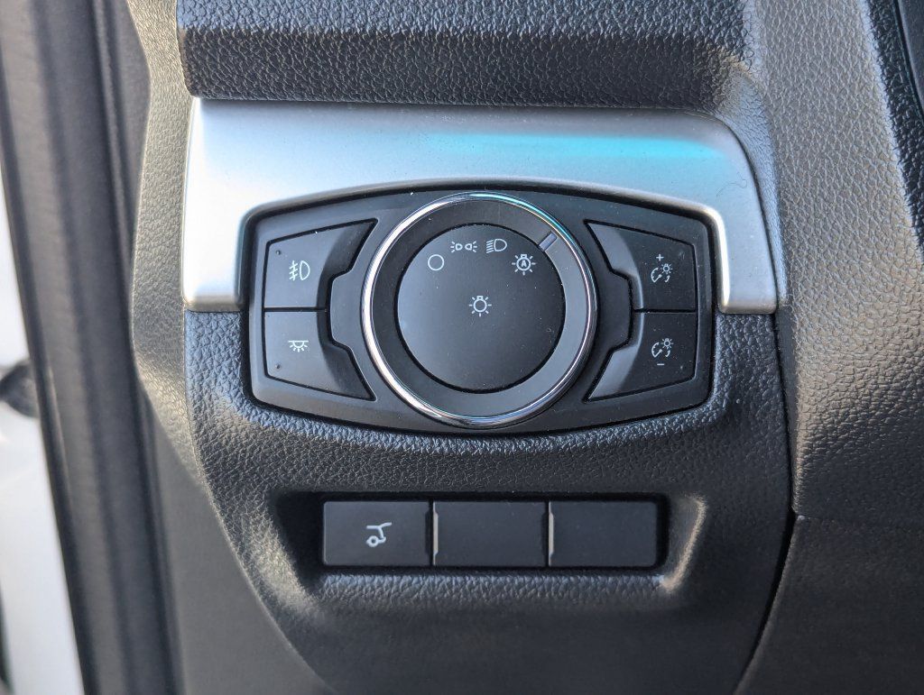 Used 2017 Ford Explorer XLT w/ Equipment Group 202A FWD image 23