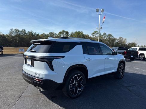 New 2026 Chevrolet Traverse High Country image 3