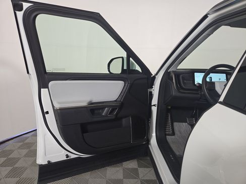 Used 2024 Rivian R1S Adventure AWD/4WD image 16