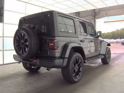 Used 2023 Jeep Wrangler Unlimited Sahara w/ Cold Weather Group AWD/4WD image 4