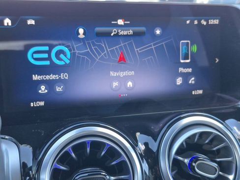 Used 2024 Mercedes-Benz EQB 300 4MATIC image 22