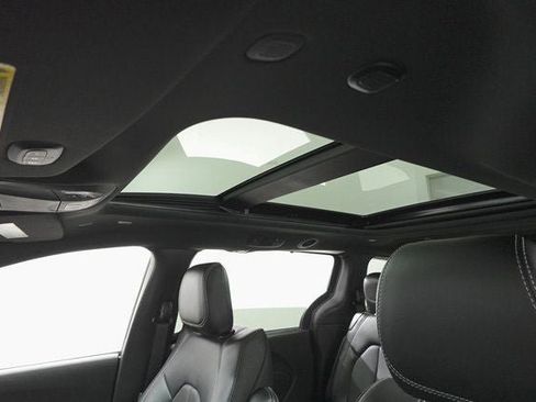 New 2026 Chrysler Pacifica Select AWD/4WD image 15