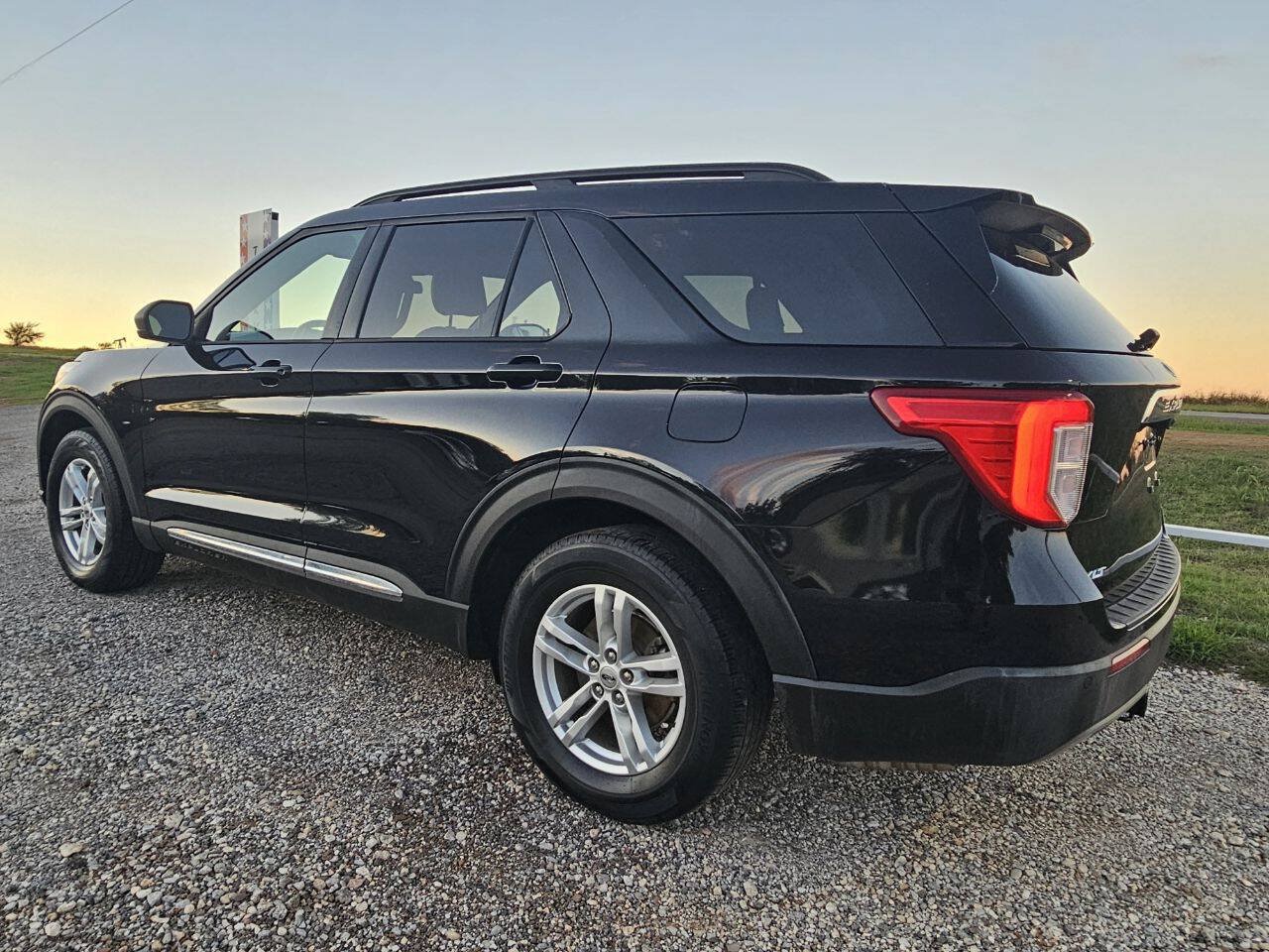 Used 2020 Ford Explorer XLT w/ Equipment Group 202A RWD image 5