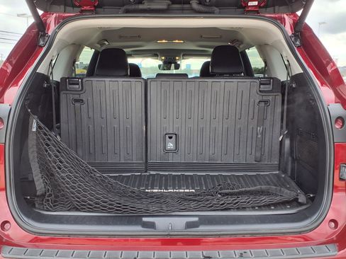 Used 2024 Toyota Highlander XLE image 10