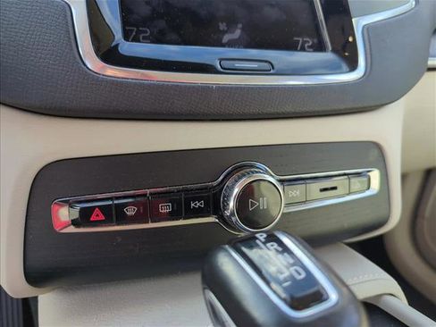 Used 2020 Volvo XC90 T5 Momentum w/ Protection Package Premier image 12