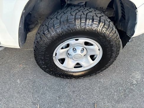Used 2021 Toyota Tacoma SR AWD/4WD image 34