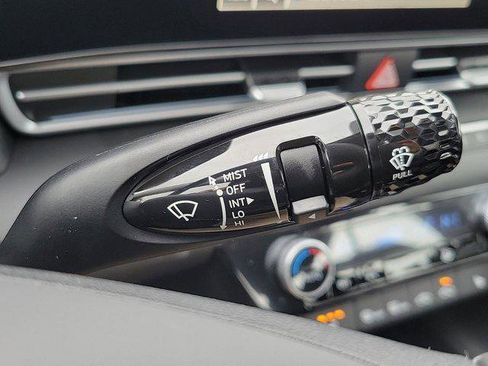 New 2025 Hyundai Elantra SEL image 30