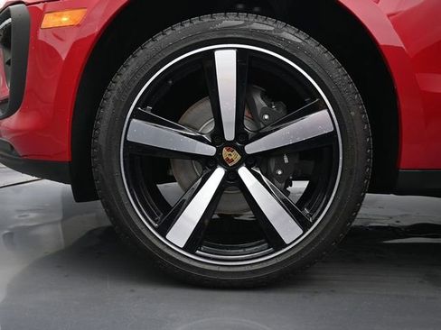 Certified 2025 Porsche Macan AWD/4WD image 6