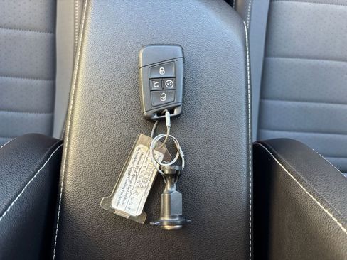 Used 2025 Volkswagen Jetta SE image 22