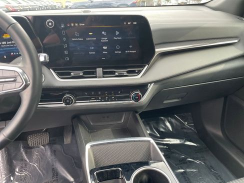 Used 2025 Chevrolet Equinox LT image 37