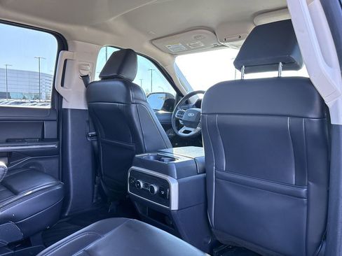 Used 2022 Ford Expedition XLT image 18