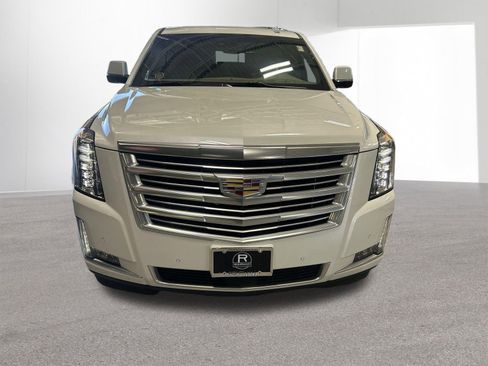 Used 2018 Cadillac Escalade Platinum AWD/4WD image 32