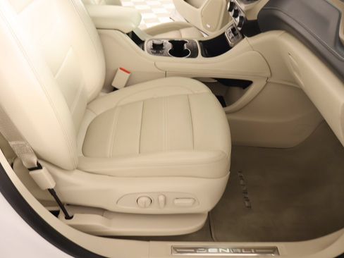 Used 2023 GMC Acadia Denali AWD/4WD image 15