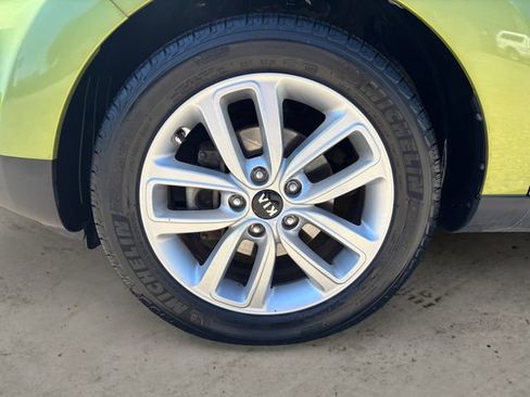 Used 2017 Kia Soul + FWD image 9