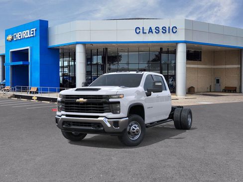 New 2025 Chevrolet Silverado 3500 W/T image 8