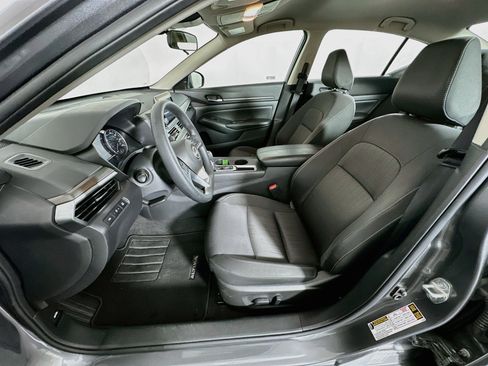 Used 2025 Nissan Altima 2.5 SV FWD image 13