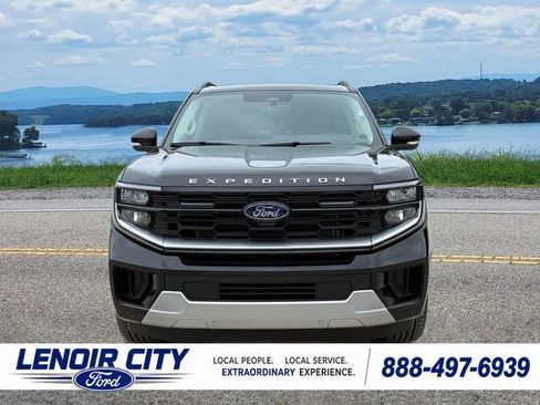 Used 2026 Ford Expedition Platinum w/ Platinum Ultimate Package AWD/4WD image 8