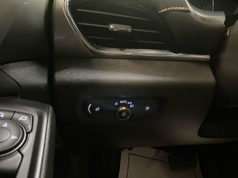 Used 2018 Chevrolet Traverse LT w/ LPO, Floor Liner Package AWD/4WD image 22