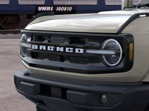 New 2026 Ford Bronco Outer Banks AWD/4WD image 19