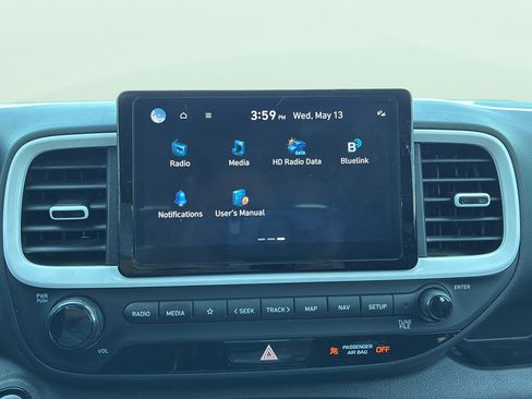 Used 2023 Hyundai Venue Limited FWD image 30