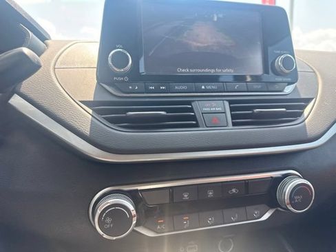 Used 2024 Nissan Altima 2.5 S FWD image 22
