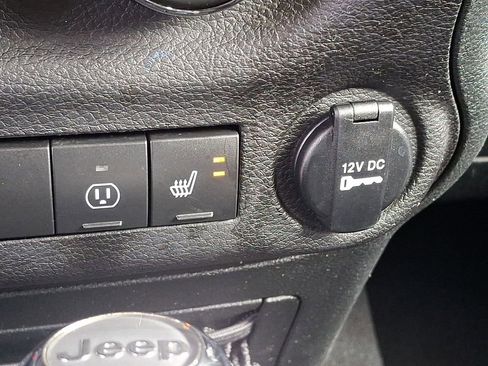 Used 2017 Jeep Wrangler Unlimited Sahara w/ Dual Top Group AWD/4WD image 25
