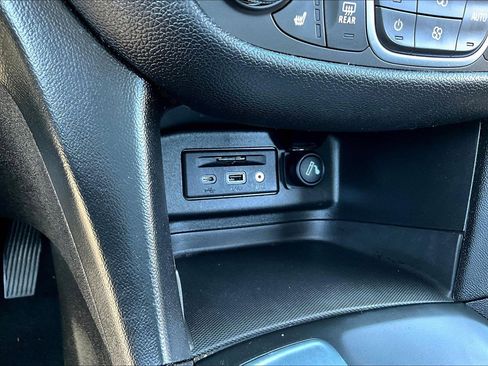 Used 2019 Chevrolet Equinox LT w/ Sun & Navigation Package FWD image 16