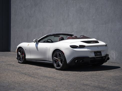 Used 2026 Ferrari Roma Spider RWD image 3