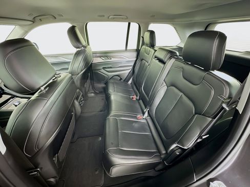 Used 2023 Jeep Grand Cherokee Limited w/ Black Appearance Package image 28