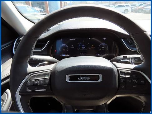 Certified 2023 Jeep Grand Cherokee Limited AWD/4WD image 16
