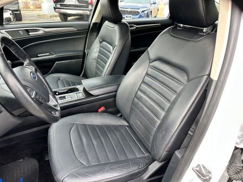 Certified 2017 Ford Fusion SE w/ Equipment Group 602A image 11