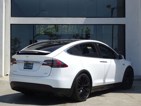 Used 2016 Tesla Model X 90D image 9