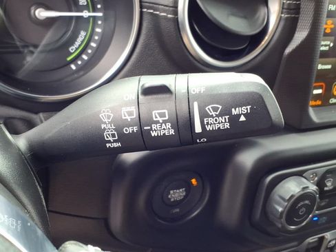 Used 2022 Jeep Wrangler Unlimited Sahara w/ Cold Weather Group AWD/4WD image 24
