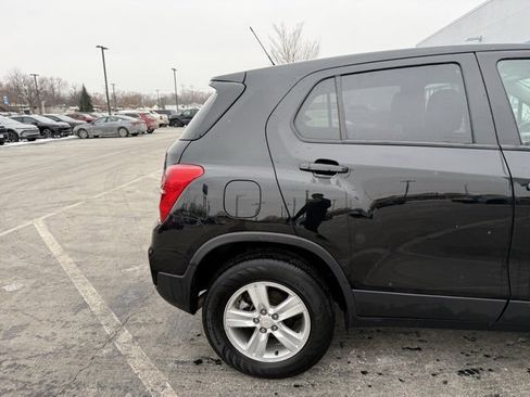 Used 2022 Chevrolet Trax LS w/ Tint and Cruise Package image 4