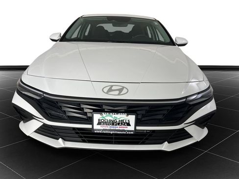 Used 2025 Hyundai Elantra Hybrid FWD image 8