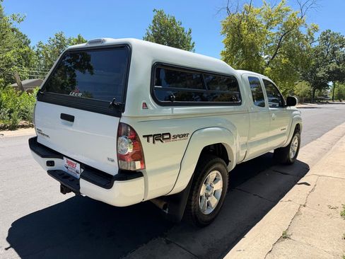 Used 2015 Toyota Tacoma 4x4 Access Cab V6 w/ TRD Sport Package image 5