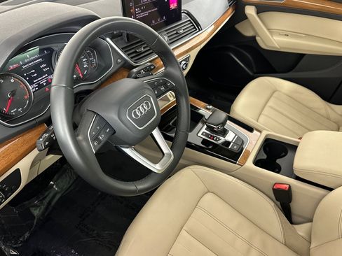 Used 2023 Audi Q5 2.0T Premium w/ Convenience Package image 9